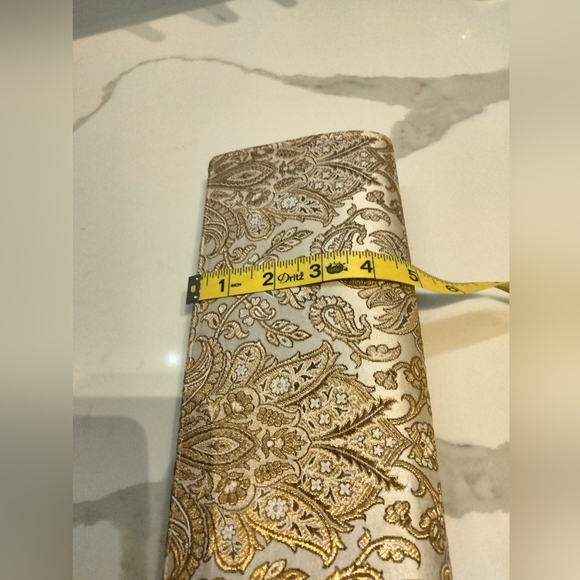 Vintage Gold Damask Gold and‎ cream Clutch - Picture 6 of 6